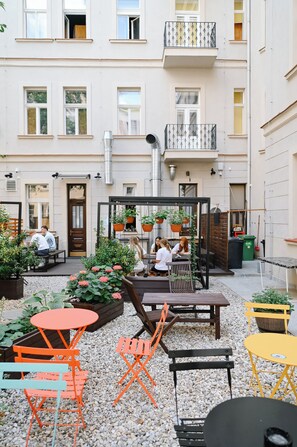 Terrace/patio - Prague Dream Hostel (Prague)