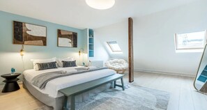 4 slaapkamers, een bureau, een strijkplank/strijkijzer, gratis wifi