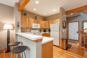 冰箱、微波炉、烤箱、炉灶