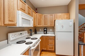 冰箱、微波炉、烤箱、炉灶