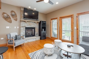 智能电视、壁炉