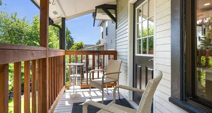 Perch - The Farmhouse A: Walk to Lake Union! 2BR/2BA with Parking