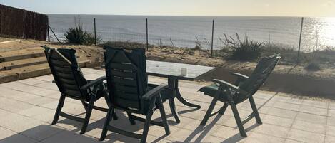 屋外ダイニングエリア