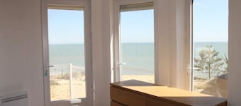 Beach House with 180 degree sea views, 6 Bed, 4 Baths, sleeps 10-12