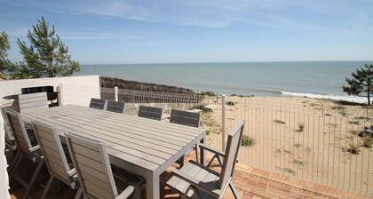 Beach House with 180 degree sea views, 6 Bed, 4 Baths, sleeps 10-12