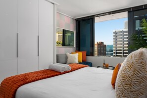 1 bedroom, iron/ironing board, Internet, bed sheets - Trendy Studio Apartment  Table Mountain Views (Cape Town)
