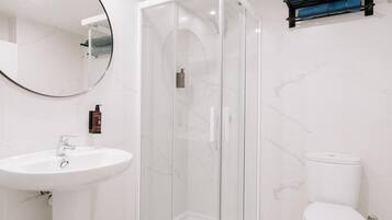 Appartement Deluxe, 2 chambres | Salle de bain