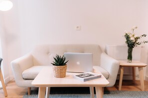 设计复式 | 起居区 | 55-英寸智能电视 (配备数码频道)、电视