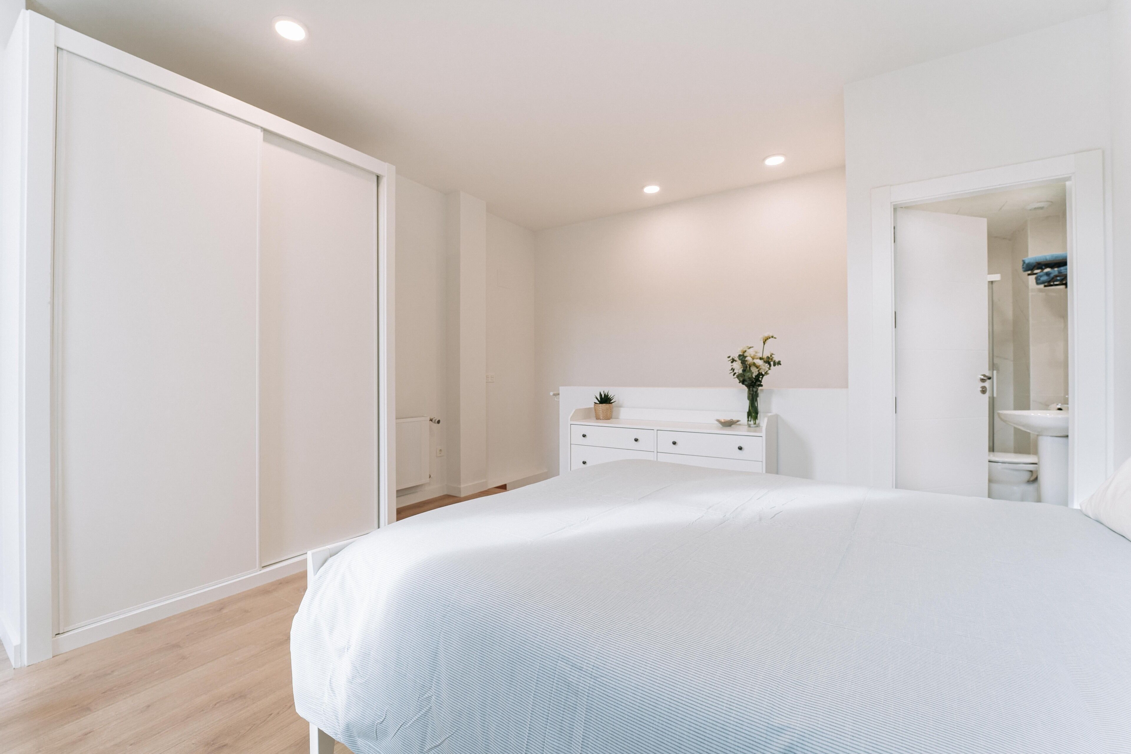 design duplex | down duvets, individually decorated, individually furnished, desk