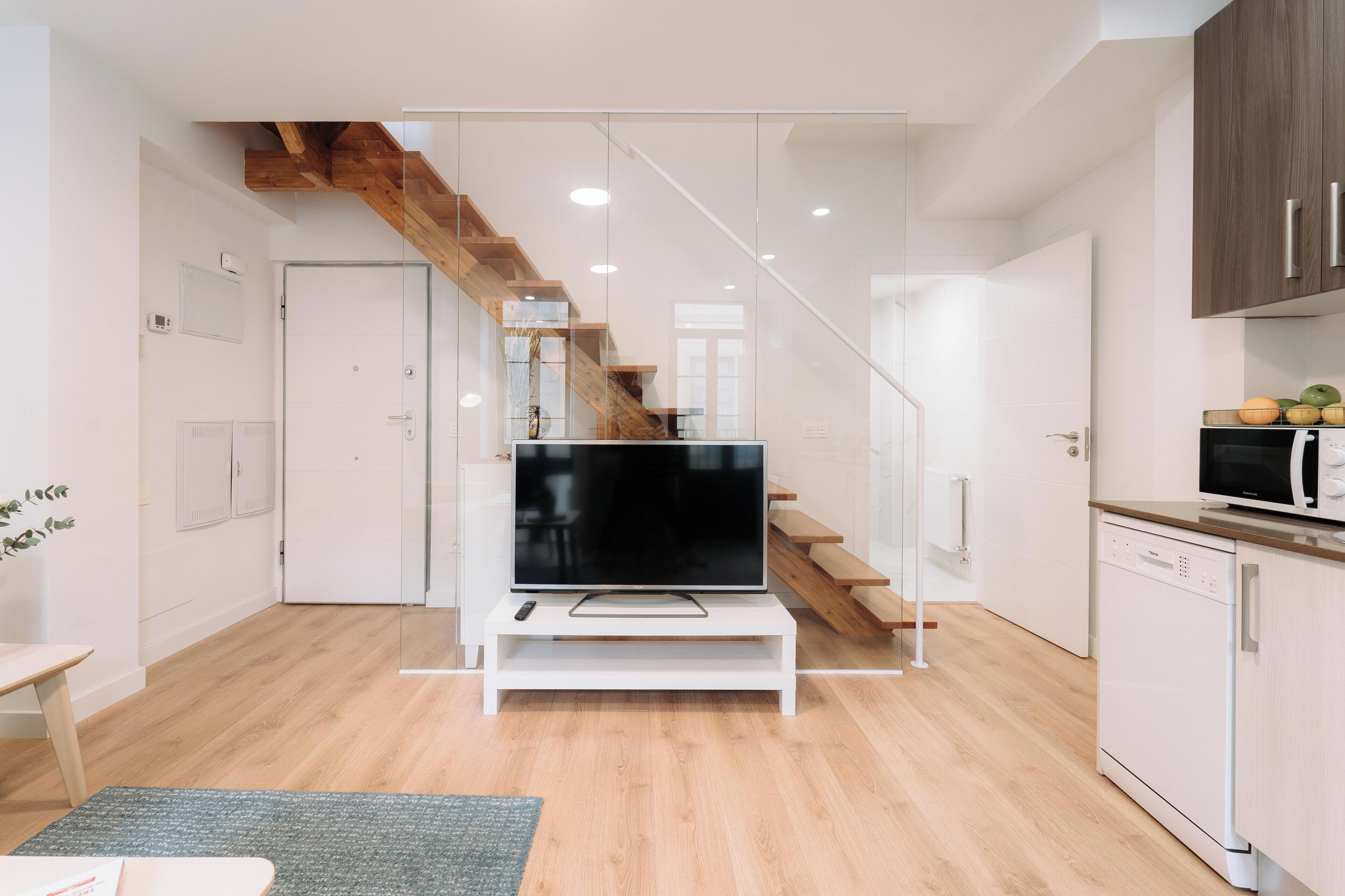 55-inch smart tv with digital channels, tv