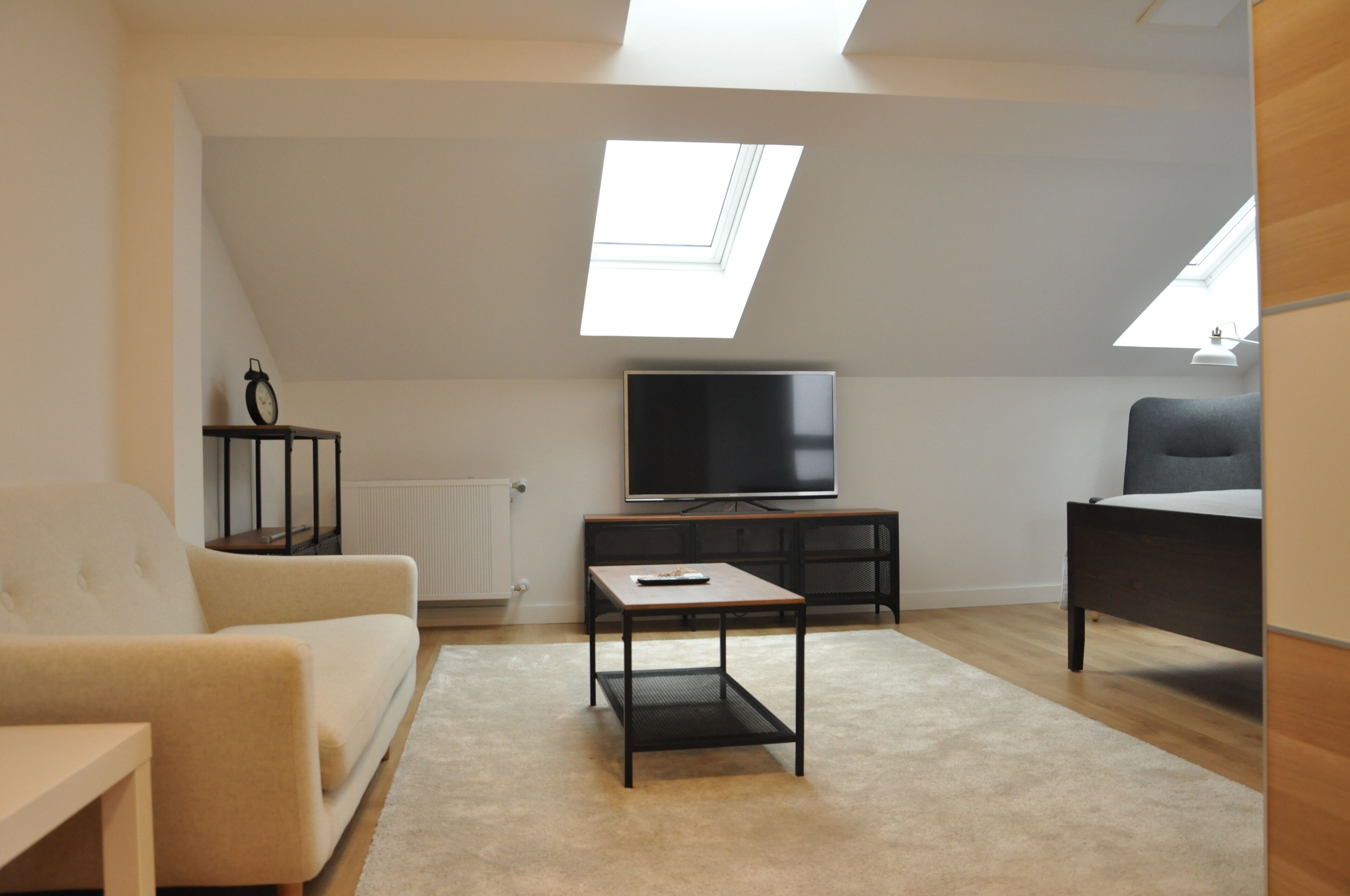 design studio | living area | 55-inch smart tv with digital channels, tv