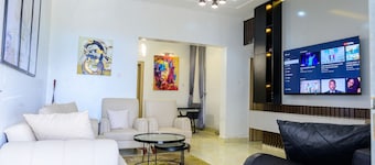 Cozy Two Bedroom Perfect For Getaways/Work-From-Home