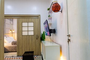 2 多间卧室、旅行婴儿床、WiFi、床单