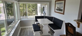 Beautiful & Peaceful House Overlooking the River. Pets Welcome! Kayaks and Dock