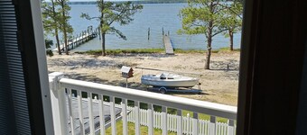 Beautiful & Peaceful House Overlooking the River. Pets Welcome! Kayaks and Dock