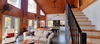 Splendid Family Chalet on the banks of the Mékinac River & SPA