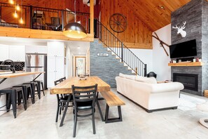 Smart TV, chimenea y futbolito 