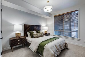 2 soveværelser, skrivebord, strygejern/strygebræt, weekendseng