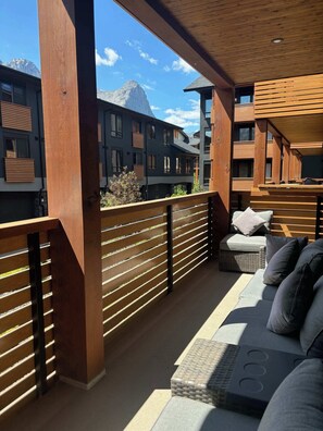 Property grounds - "Inspired Elegance" at Tamarack Lodge (Canmore)