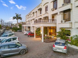 Front of property - Hotel Paras (Dera Bassi)