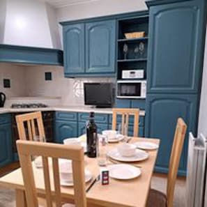 Cottage, Multiple Beds | Private kitchen | Fridge, microwave, oven, stovetop