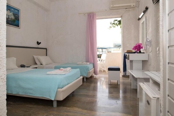 Classic Twin Room | Iron/ironing board, free WiFi - Gorgona Hotel (Malevizi)