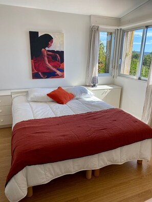 5 Schlafzimmer, Schreibtisch, Bügeleisen/Bügelbrett, kostenloses WLAN