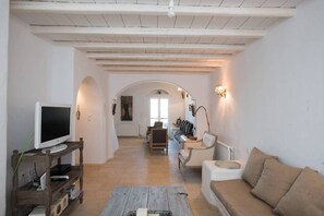 Living area - Beautiful Villa at Panormos Mykonos (Mykonos)