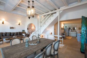 Villa | In-room dining - Beautiful Villa at Panormos Mykonos (Mykonos)