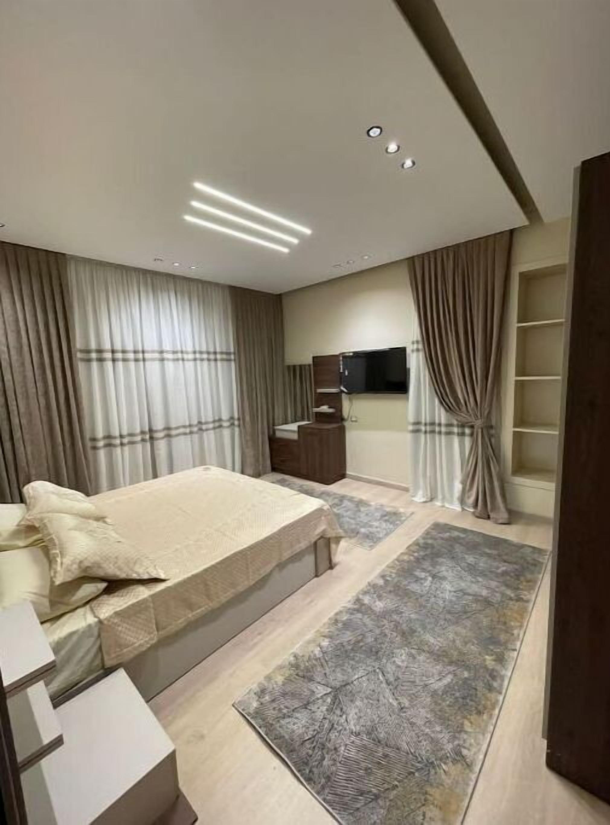 1 habitación, tabla de planchar con plancha y wifi 