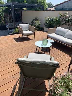 Terrace/patio - Cottage Entre-vignes -ville-vagues Piscine et Terrasse (Pessac)