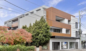 Exterior - Top Floor Centrally Located Full Size 2 Bed 2 Bath Family Apartment (Melbourne)