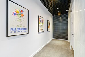 Interior - Top Floor Centrally Located Full Size 2 Bed 2 Bath Family Apartment (Melbourne)