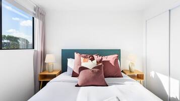 2 bedrooms, iron/ironing board, free WiFi, bed sheets
