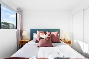 2 bedrooms, iron/ironing board, free WiFi, bed sheets - Stunning 2BR Luxury in Pukekohe | WiFi Netflix (Auckland South)