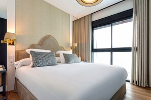 3 habitaciones, tabla de planchar con plancha, wifi y ropa de cama 