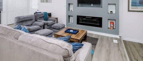 TV, caminetto, studio