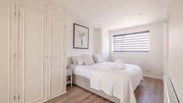 3 bedrooms, desk, iron/ironing board, WiFi