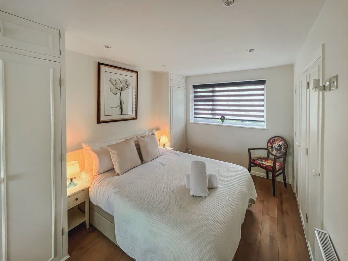 3 bedrooms, desk, iron/ironing board, WiFi