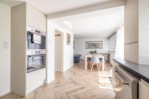 3 Bed 3 Bath Home| Windsor| Parking - By Tempstay