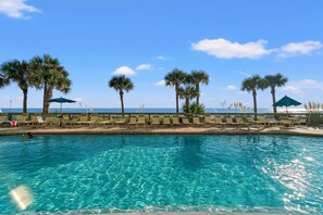 Lämmitetty uima-allas