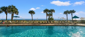 Gulf Crest 305-Garage level- No need to wait for an elevator! Steps to beach!