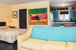 TV, books - Casa Del Sol - Peaceful Retreat In Beautiful Mesilla. (Mesilla)