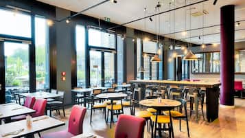 TĂ€gliches FrĂŒhstĂŒcksbuffet (17.9 EUR pro Person)