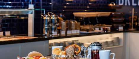 Petit déjeuner buffet servi tous les jours en supplément