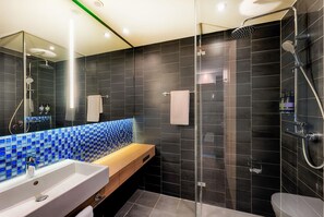 Soundproofing, free WiFi, bed sheets - Premier Inn Heilbronn City Centre (Heilbronn)