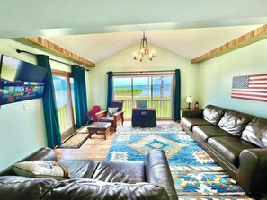 电视、书、办公室