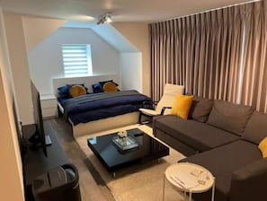 2 bedrooms, iron/ironing board, free WiFi, bed sheets