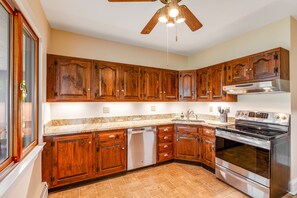 Enjoy cooking in this well-equipped kitchen with a dishwasher, stainless steel oven, and granite countertop.