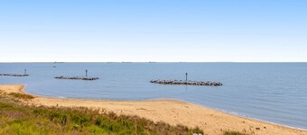 Waterfront home with scenic porches, yard, grill, jetted tub, central AC, & W/D